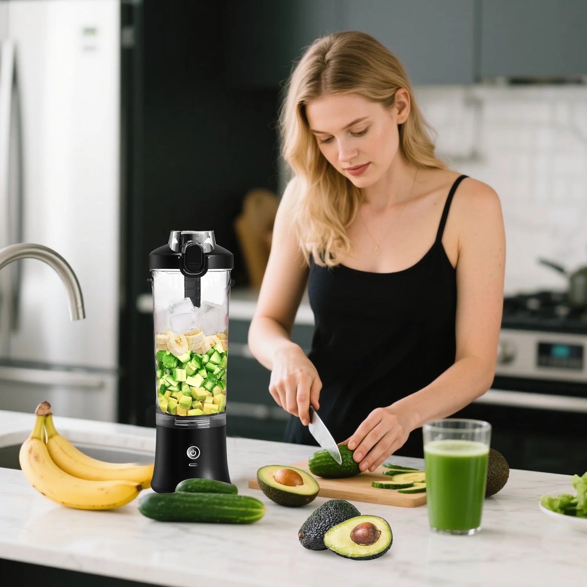 Personal Portable Blender, Small Kitchen Appliances Blender Cup for Shakes and Smoothies Rechargeable Shaker Bottle, 20Oz